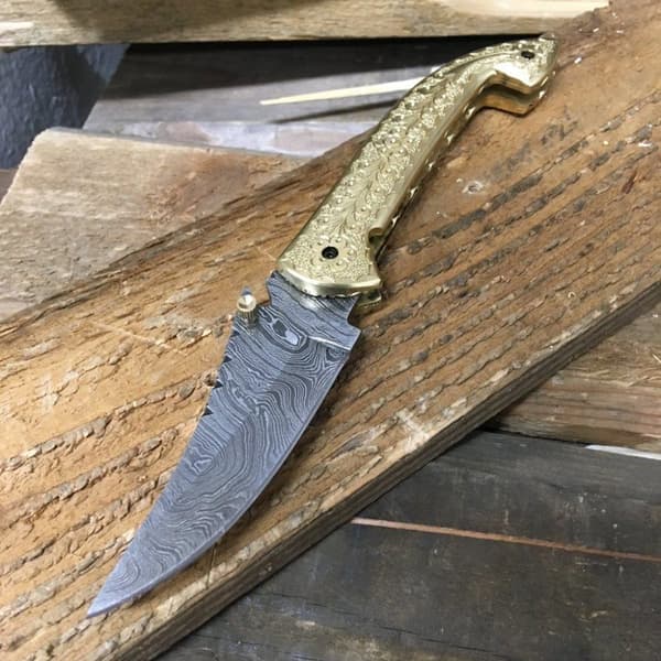 Handgjord kniv - unik och vacker damscus fällkniv / jaktkniv