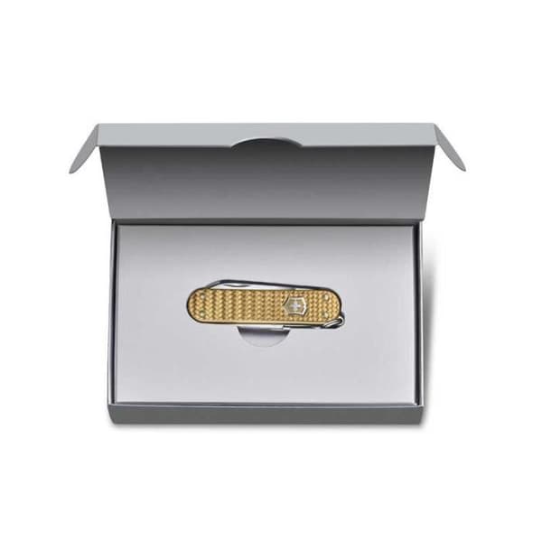 KNIV VICTORINOX CLASSIC SD PRECIOUS ALOX MÄSSING GULD