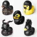 Miniatyrbild 2 av 7: Badkar Gotisk anka Tungmetall Goth Thicc Svart Badkar Present