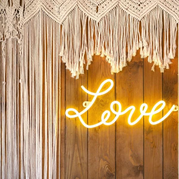 Skylt Neon Love 61x27.4cm Vit
