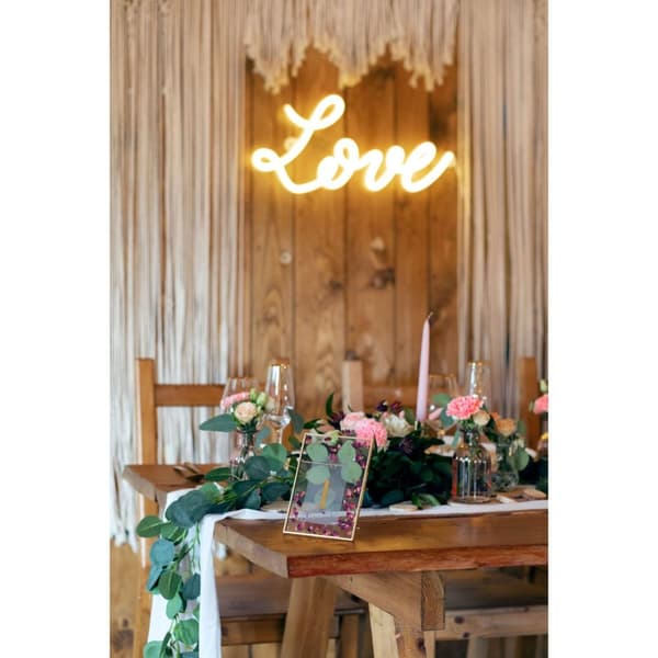 Skylt Neon Love 61x27.4cm Vit