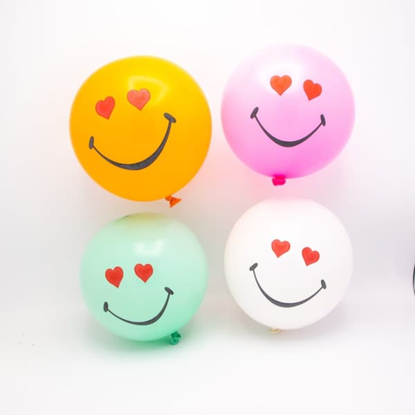 Latexballong Emoji Hjärtan mixade färger 8-pack