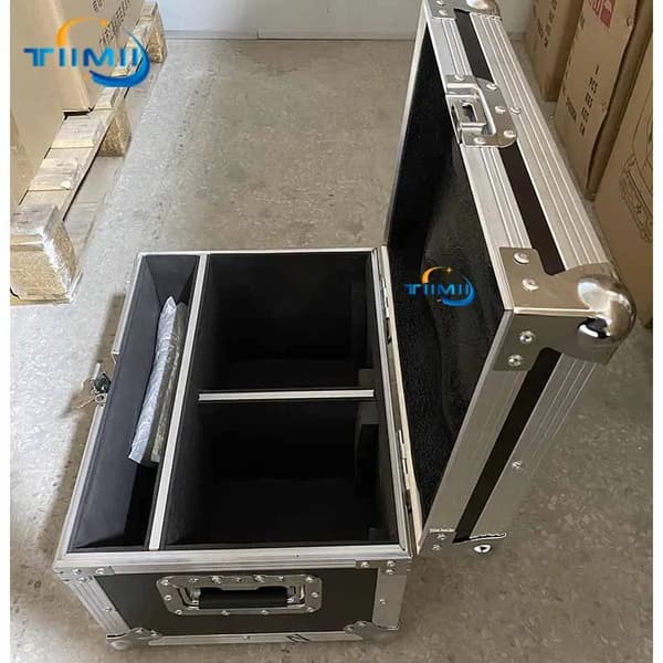 Kall Funksmaskin, Sprayhöjd 3-6 Meter, DMX Kontroll,1 st Flightcase 2-i-1, 600W