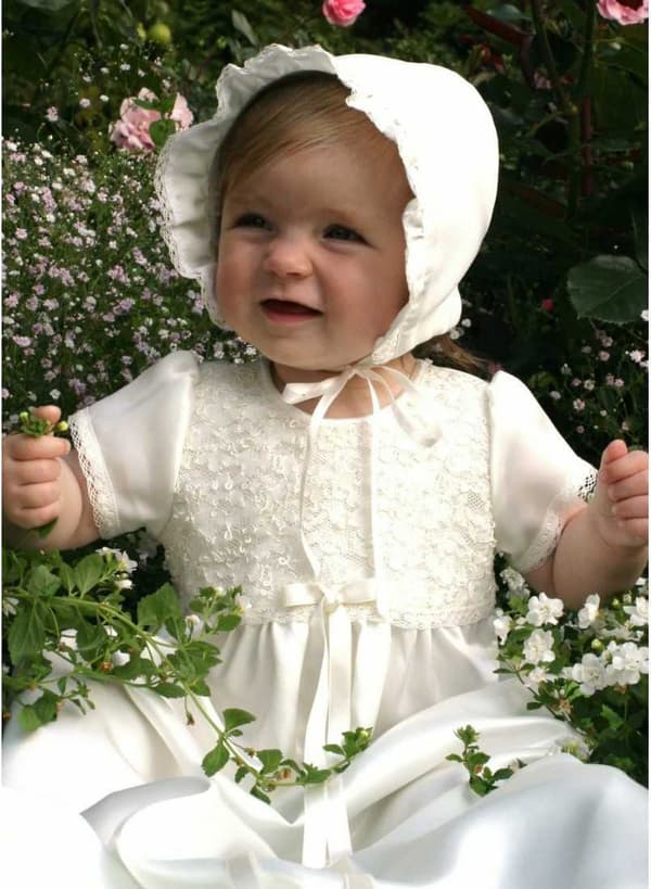 Dopklänning Grace of Sweden, Grace-Madde med kort ärm och hätta