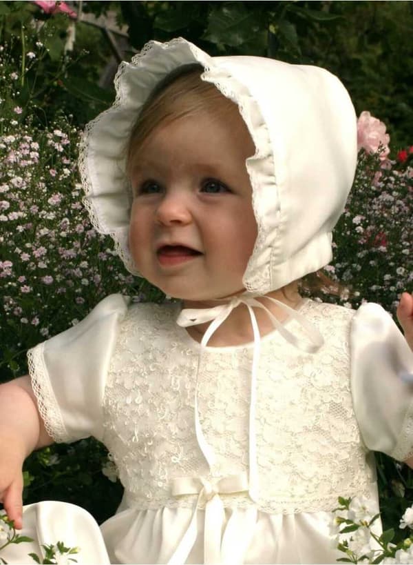 Dopklänning Grace of Sweden, Grace-Madde med kort ärm och hätta