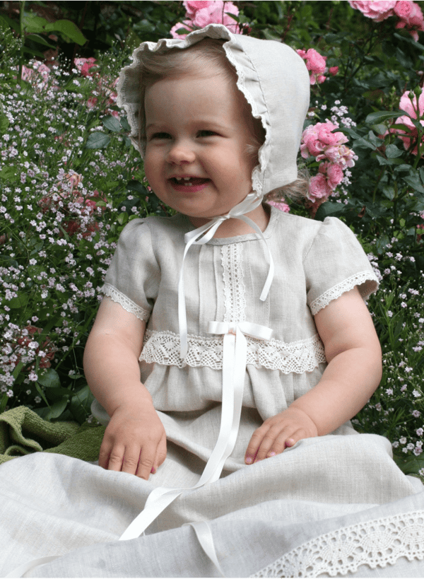 Dopklänning Grace of Sweden, Tradition Natur i lin med lång ärm Off white XS (C. 62 )