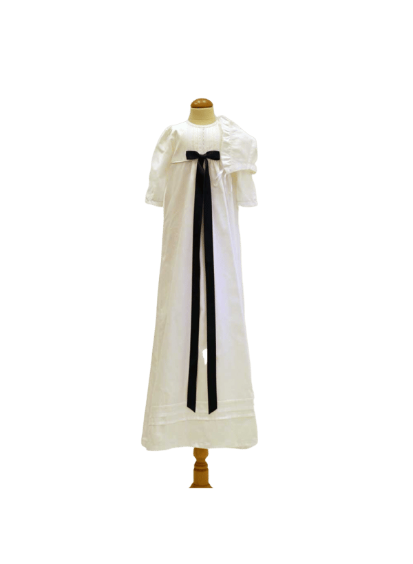 Christening gown - Grace of Sweden - White with long sleeve and bonnet. 10 bows options