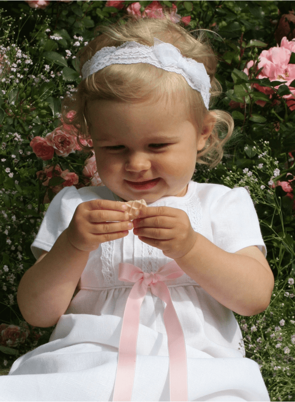 Dåbskjole Grace of Sweden, Tradition White med kort ærme i hvidt linned