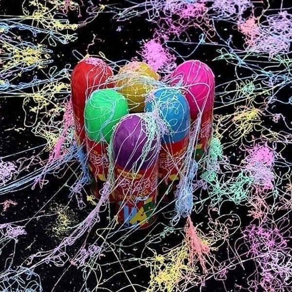 Garnspray Streamers aerosolfest gynnar nyårsbröllop