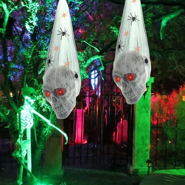 2 delar Halloween hängande skalle-dekorationer utomhus, utomhusskalle med 2 spindlar, skrämmande LED-röda ögon