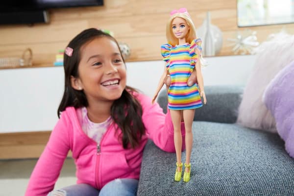 Barbie® Fashionistas® nukk triibulise kleidiga