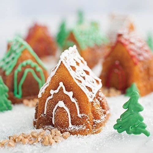Nordicware 81948 Kakfat, Mysig Village Design, Gjuten Aluminium, Non-Stick beläggning