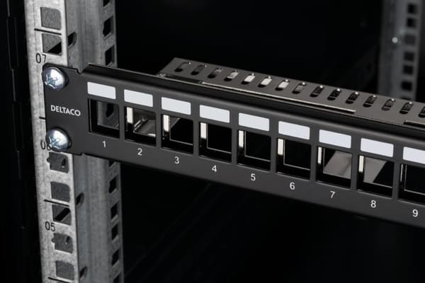19" Keystone patch panel, 24 ports, 1U, ground cable, metal