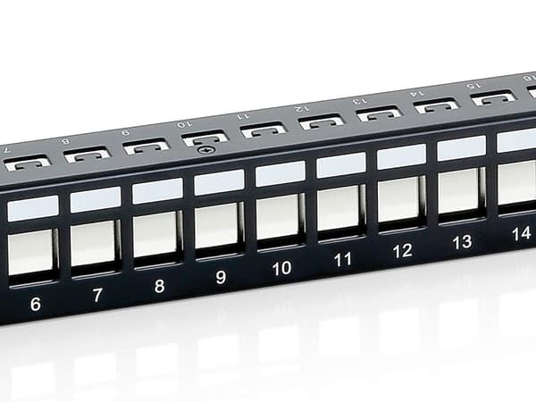 Udstyr patchpanel 24-ports Cat6 19 tommer 1U afskærmet til keystone-stik, sort