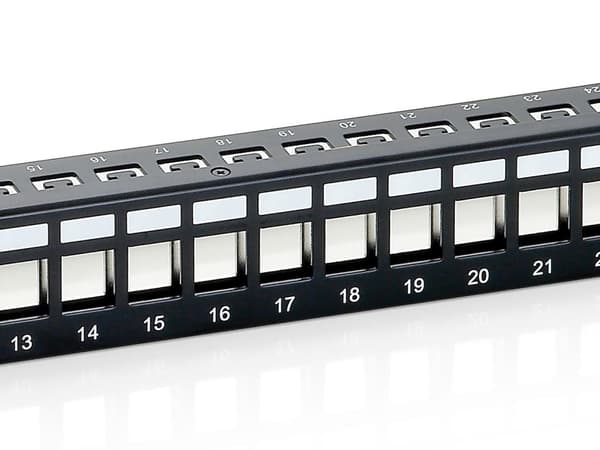 Udstyr patchpanel 24-ports Cat6 19 tommer 1U afskærmet til keystone-stik, sort