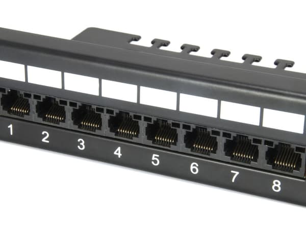 Utrusta patchpanel 24x RJ45 Cat6 1U UTP 19"