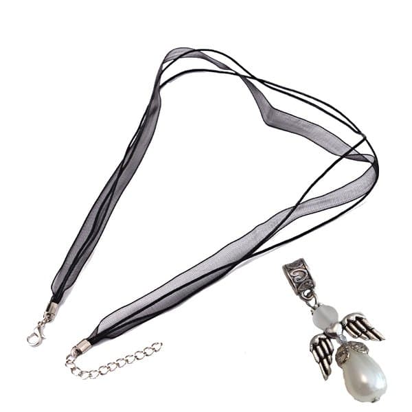 röd ängel och svart halsband band tråd