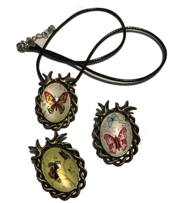 3 söta hängen glas fjärilar 1 halsband