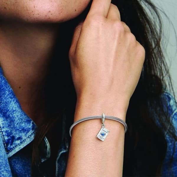 Pendantsmynt - Pandora - Moments 792680C01 - Sterling silver - Kubisk zirkon - Skuggad blå emalj