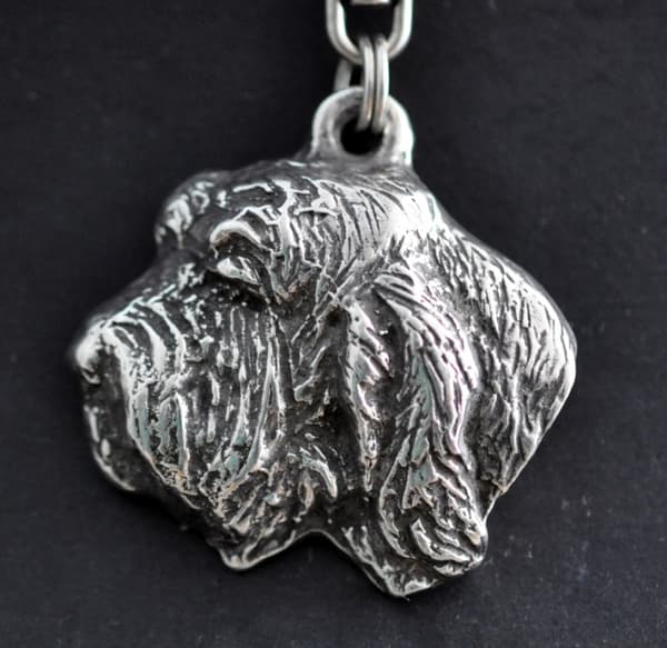 Petit Basset Griffon Vendéen, Trådhåret Basset Vendéen - forsølvet nøglering med hund, håndtaskedekoration, rygsækvedhæng fra Art-Dog