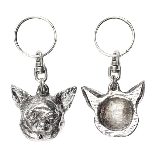 Korthårig Chihuahua - silverpläterad nyckelring med en hund i en dekorativ låda, handväska dekoration, ryggsäckshänge från Art-Dog