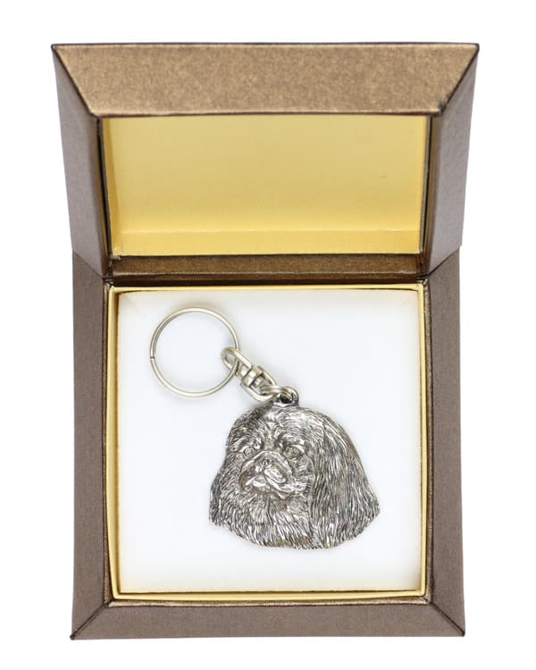 Pekingese - silverpläterad nyckelring med en hund i en dekorativ låda, handväska dekoration, ryggsäckshänge från Art-Dog