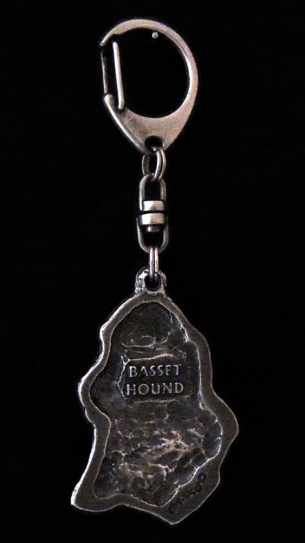 Basset Hound II - silverpläterad nyckelring med en hund i presentförpackning, handväska dekoration, ryggsäckshänge från Art-Dog