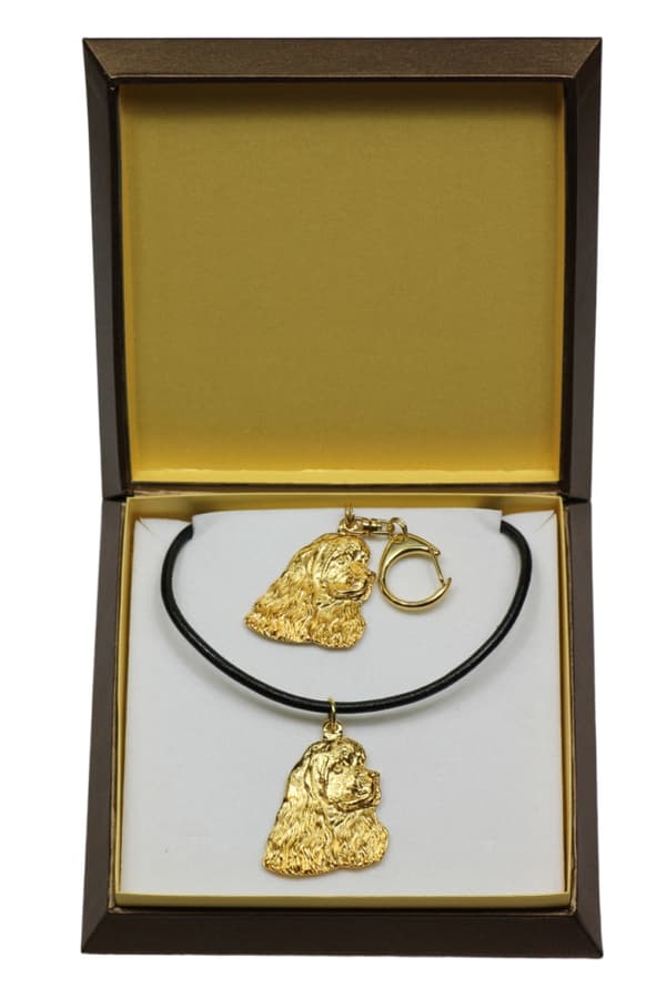 American Cocker Spaniel - nyckelring och halsband med en hund i en låda, högkvalitativ guldpläterad produkt, Art-Dog varumärke