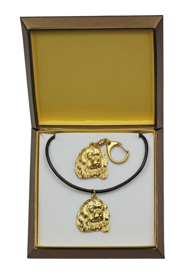 Cavalier King Charles Spaniel - nyckelring och halsband med en hund i en låda, högkvalitativ guldpläterad produkt, Art-Dog varumärke