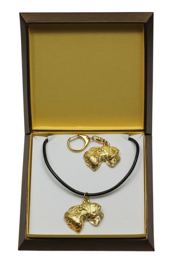 Czech Terrier, Cesky Terrier - nyckelring och halsband med en hund i en låda, högkvalitativ guldpläterad produkt, Art-Dog varumärke