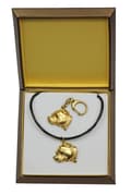Miniatyrbild 2 av 10: Staffordshire Bull Terrier, Staffik, Staffi III - nyckelring och halsband med en hund i låda, högkvalitativ guldpläterad produkt, Art-Dog varumärke