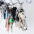 Miniatyrbild 9 av 9: HJÄLM SILVER METALL nyckelring hänge | Originalgåva