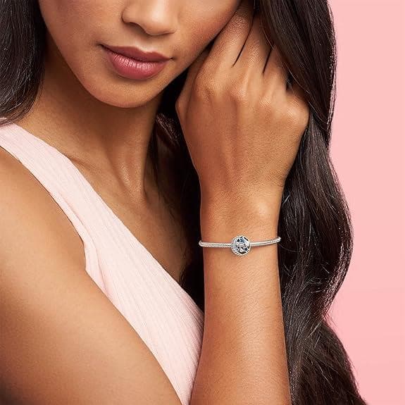 Mån- och stjärnsilverberlock med klar cubic zirconia och blå emalj