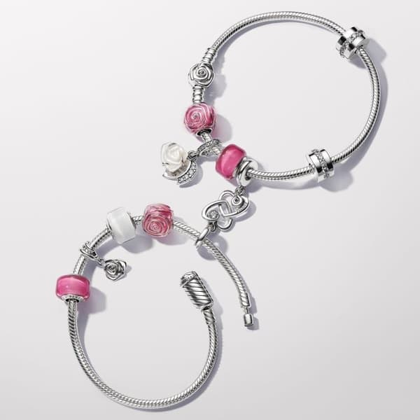 Pandora Rose kukkii roikkuvat viehätykset