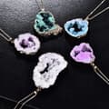 Miniatyrbild 5 av 5: HALSBAND Naturlig GEODE Kristall MINERALER Amulett 2,5-3,5 cm BLÅ