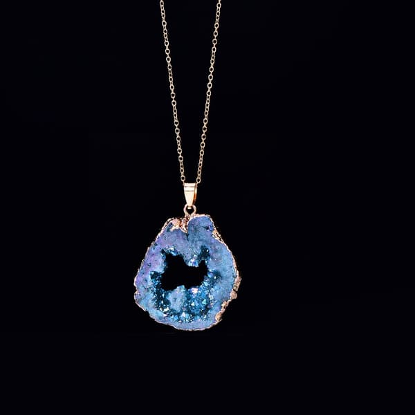 HALSBAND Naturlig GEODE Kristall MINERALER Amulett 2,5-3,5 cm BLÅ