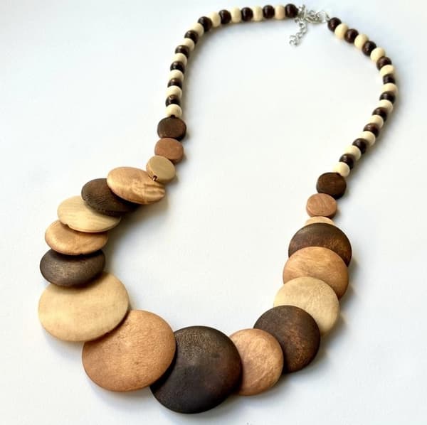 Agélii Fashion - Halsband i naturligt trä