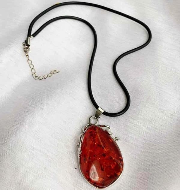 Feminine necklace in two colors