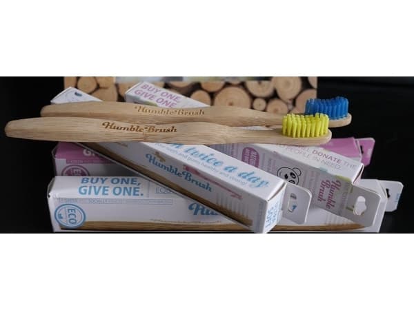 HUMBLE BRUSH_Bamboo toothbrush medium black