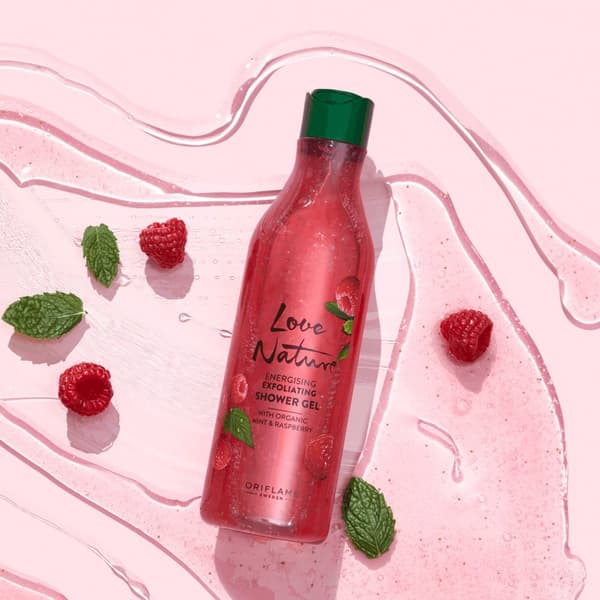 Oriflame Love Nature eksfolierende showergel med økologisk mynte og hindbær 500 ml