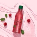 Miniatyrbillede 2 af 5: Oriflame Love Nature eksfolierende showergel med økologisk mynte og hindbær 500 ml