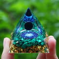 Pikkukuva 4 / 10: ORGONIITTIPYRAMIDI +LED-LAMPUNJALA 5cm KRISTALLIKIVET AMULETTI 5cm HX19