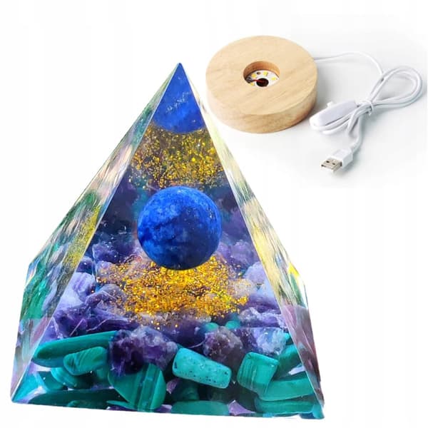 ORGONIITTIPYRAMIDI +LED-LAMPUNJALA 5cm KRISTALLIKIVET AMULETTI 5cm HX21