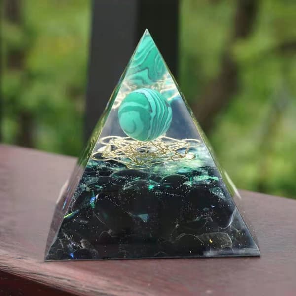 LAMPE LAMPEPYRAMIDE KRYSTALSTEN AMULET GAVEFOSE LED 5CM