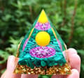 Miniatyrbillede 4 af 10: ORGONIT Pyramide + LED Lampebase 5cm Krystalsten Amulet 5cm HX15