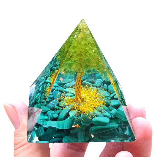 ORGONIITTIPYRAMIDI +LED-LAMPUNJALA 5cm KRISTALLIKIVET AMULETTI 5cm HX12