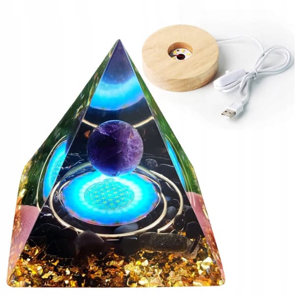 ORGONIITTIPYRAMIDI +LED-LAMPUNJALA 5cm KRISTALLIKIVET AMULETTI 5cm HX09