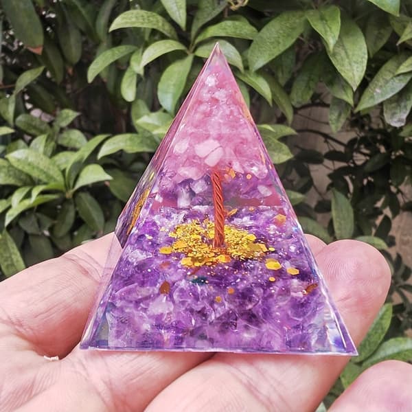 ORGONIT Pyramide + LED Lampebase 5cm Krystalsten Amulet 5cm HX06