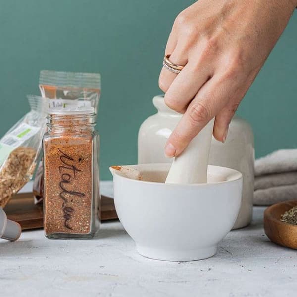 Mortel och mortelstöt i vit sandsten + Frankincense harts från Somalia