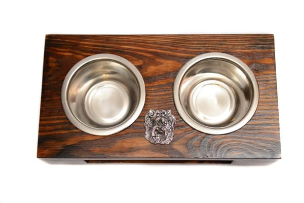 Yorkshire Terrier, York, York, Yorkie I - træstativ med hundeskåle, stålhundeskåle, hundeadoptionsgave fra Art-Dog